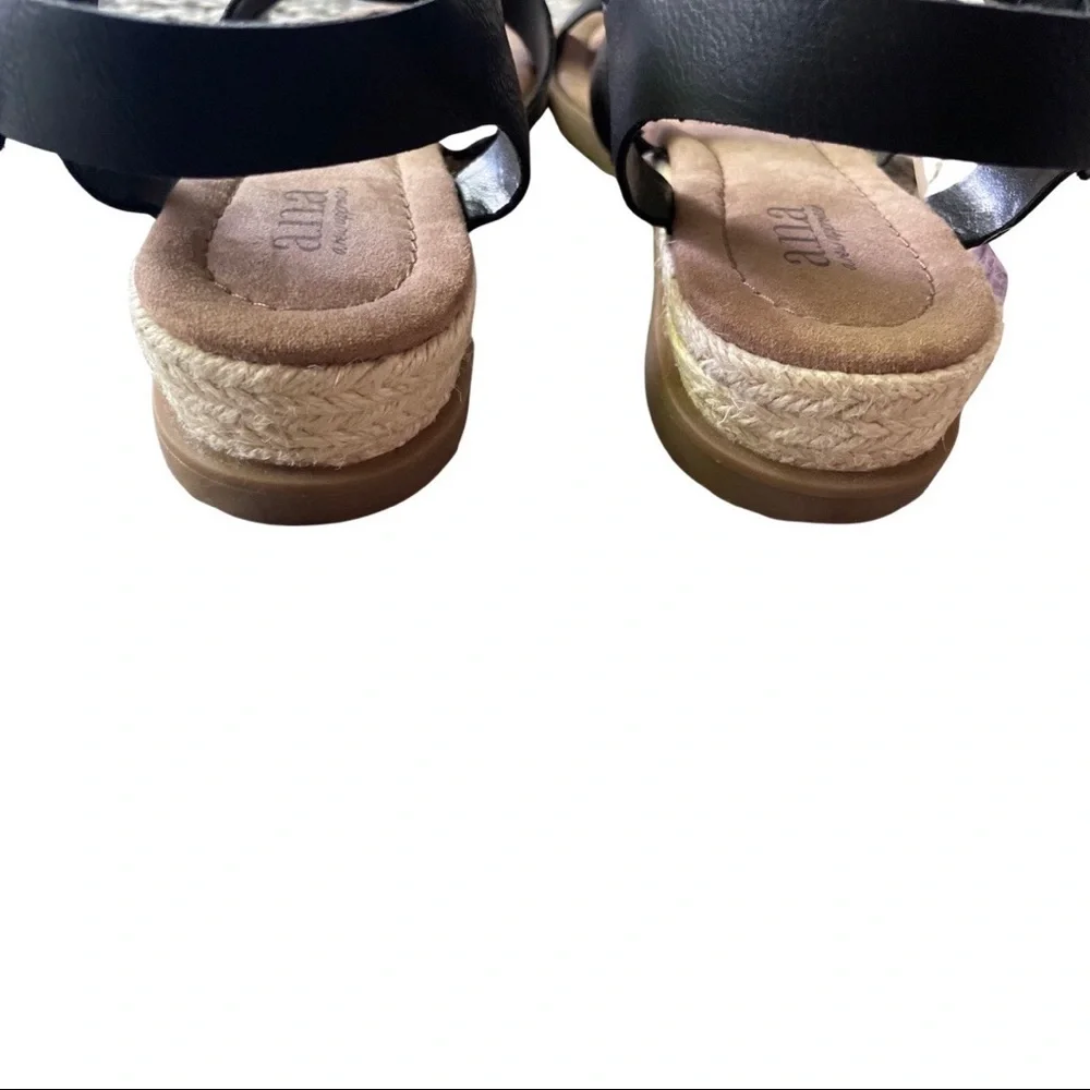 Sandals - Picture 6 of 7